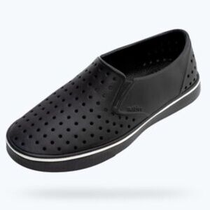 Native Miles Wanderfoam slip on shoes men’s ten black brand new